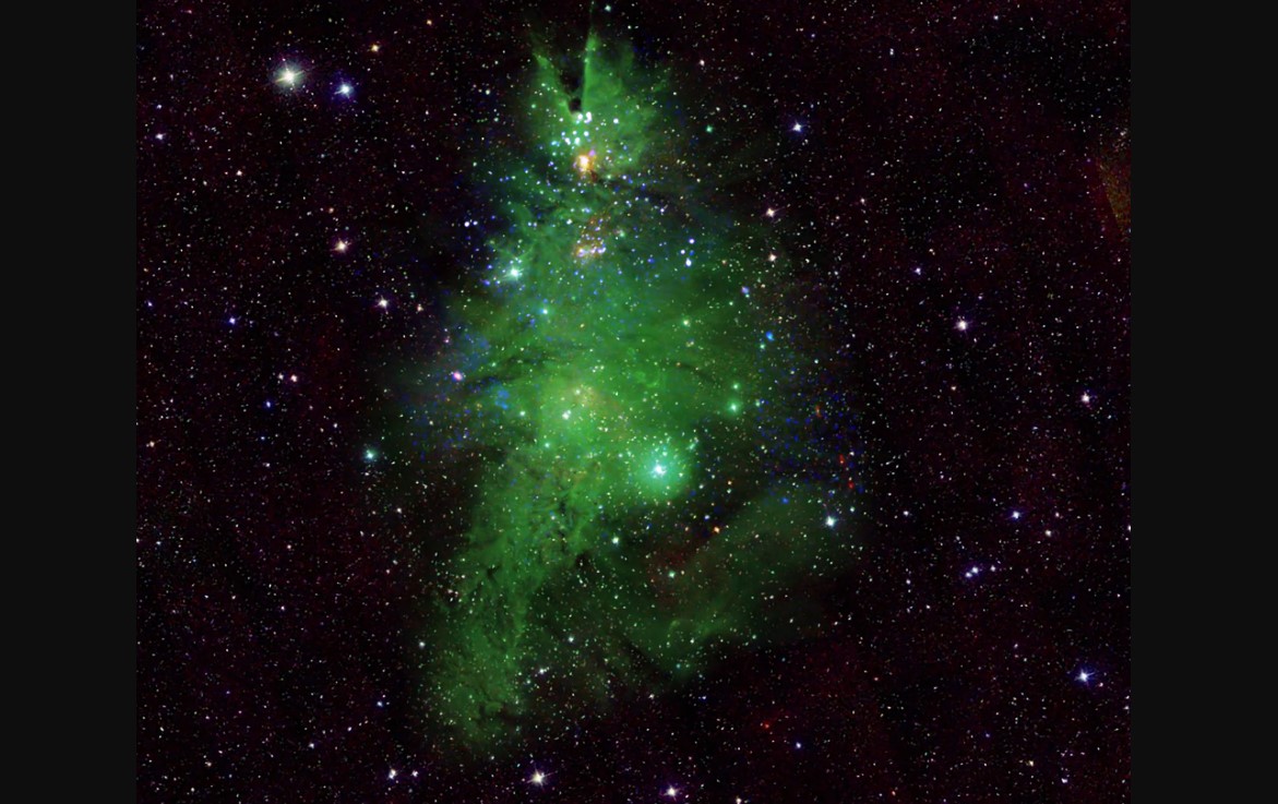 Și Calea Lactee s-a împodobit de Sărbători. NASA publică imagini cu „bradul cosmic” de Crăciun, luminat cu stele