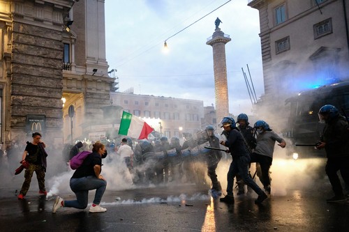Liderii unor grupări italiene de extremă dreapta au fost condamnaţi la închisoare pentru violenţe la protestele anti-Covid din 2021