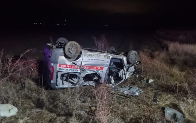 Plan Roşu de Intervenţie activat în Dâmboviţa, după ce un microbuz s-a răsturnat. Un om a murit şi alți şapte au fost răniți