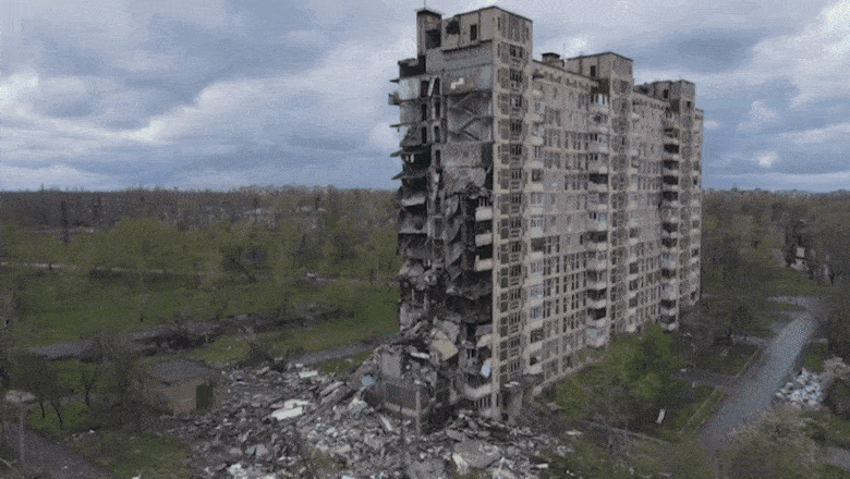 blocuri în ruine și tancuri rusești distruse la Avdiivka