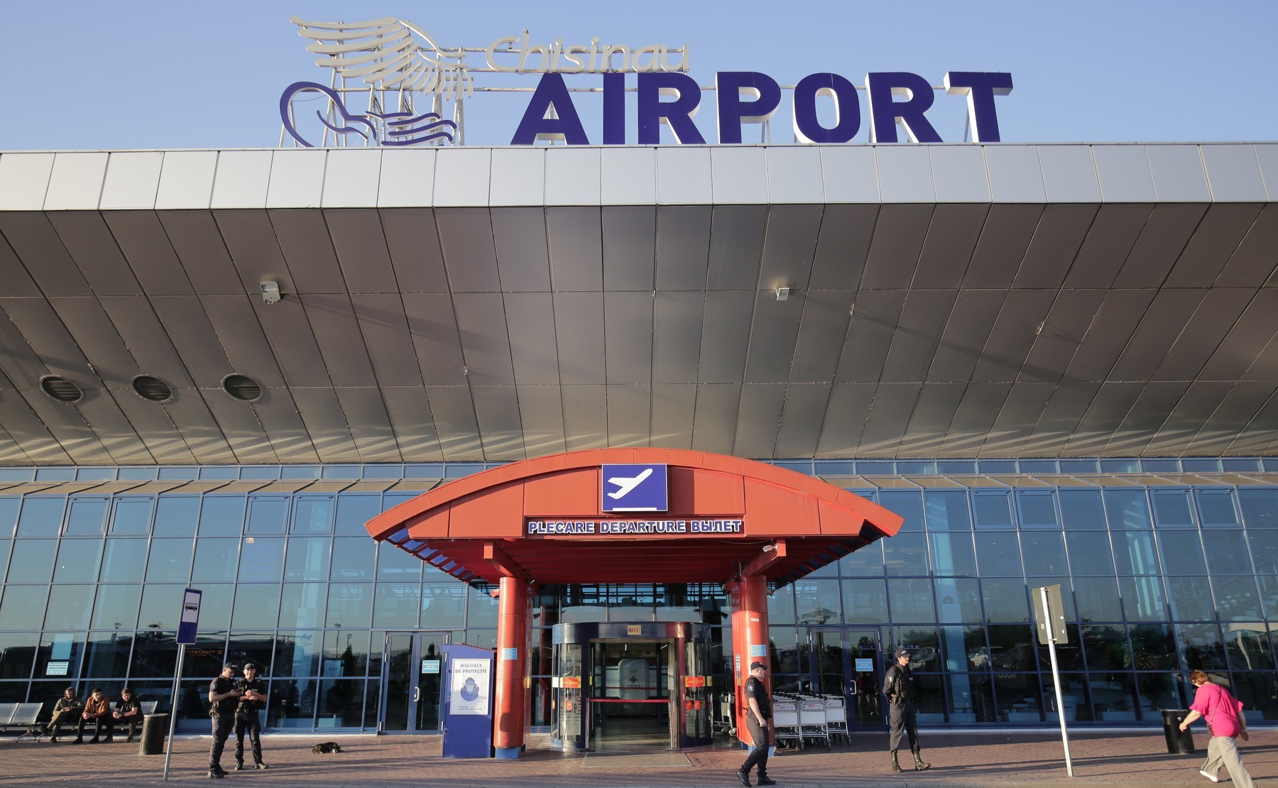 Aeroportul din Chişinău își schimbă abrevierea internațională, pentru a scăpa de moștenirea sovietică. De la ce provine denumirea „KIV”