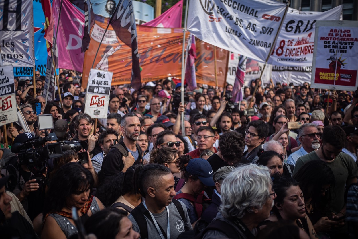 În ciuda amenințărilor lui Milei, argentinienii au ieșit în stradă să protesteze împotriva măsurilor de austeritate