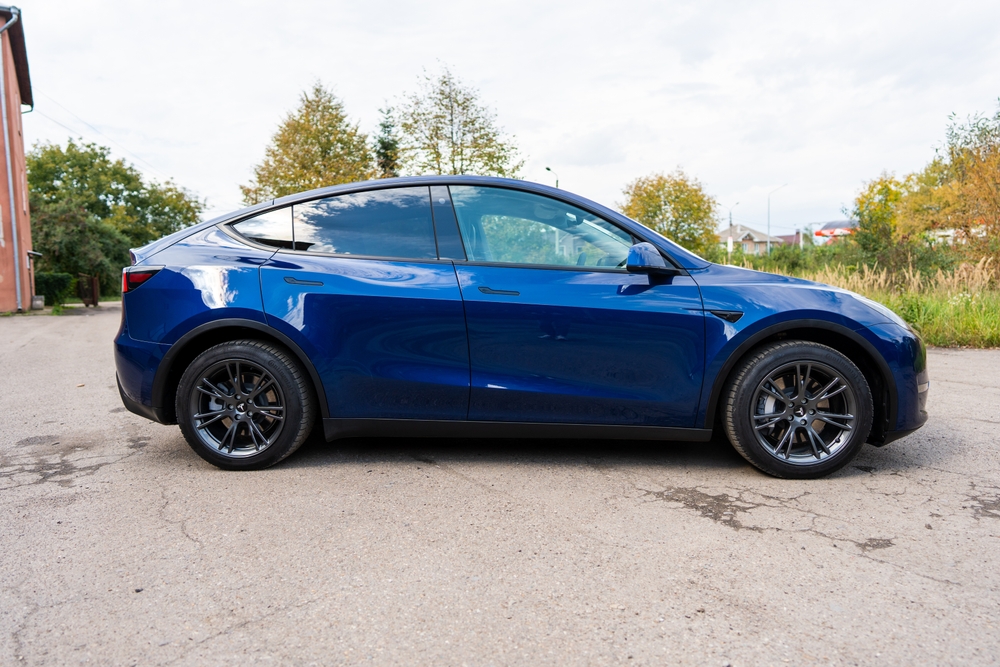 A doua zi după ce și-a cumpărat o mașină Tesla nouă, un bărbat s-a trezit cu o factură de 14.000 de dolari pentru reparații