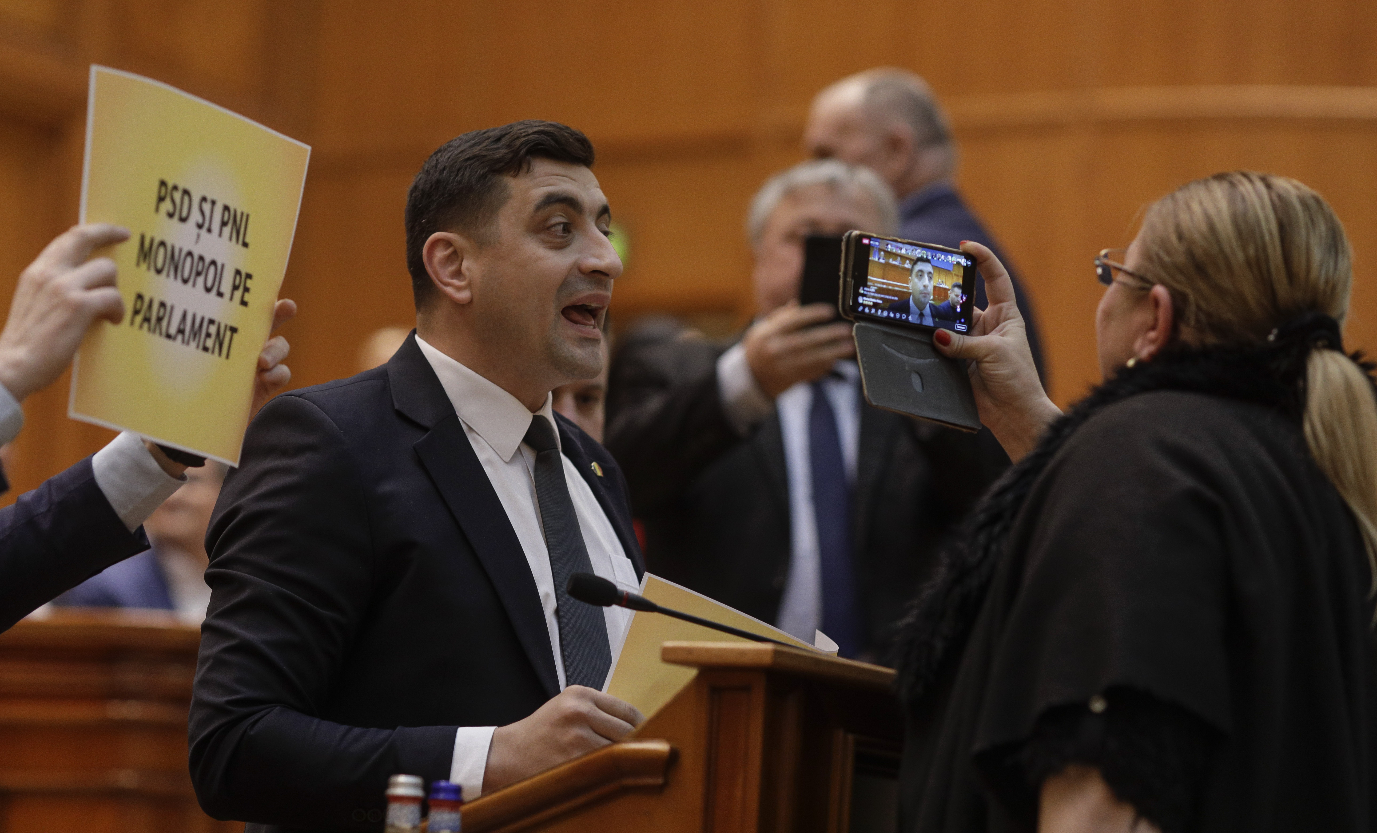 Theodor Paleologu, despre scandalul Șoșoacă-Simion: „E o adevărată formă de pornografie politică. Sunt fiii spirituali ai lui Vadim”