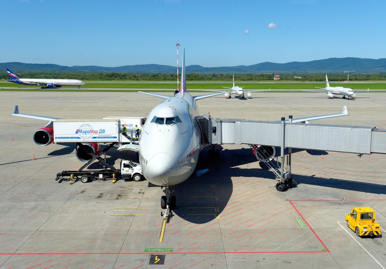 Putin vrea avioane rusești, după ce statul a trebuit să bage bani în sectorul aviatic din cauza sancțiunilor Occidentului