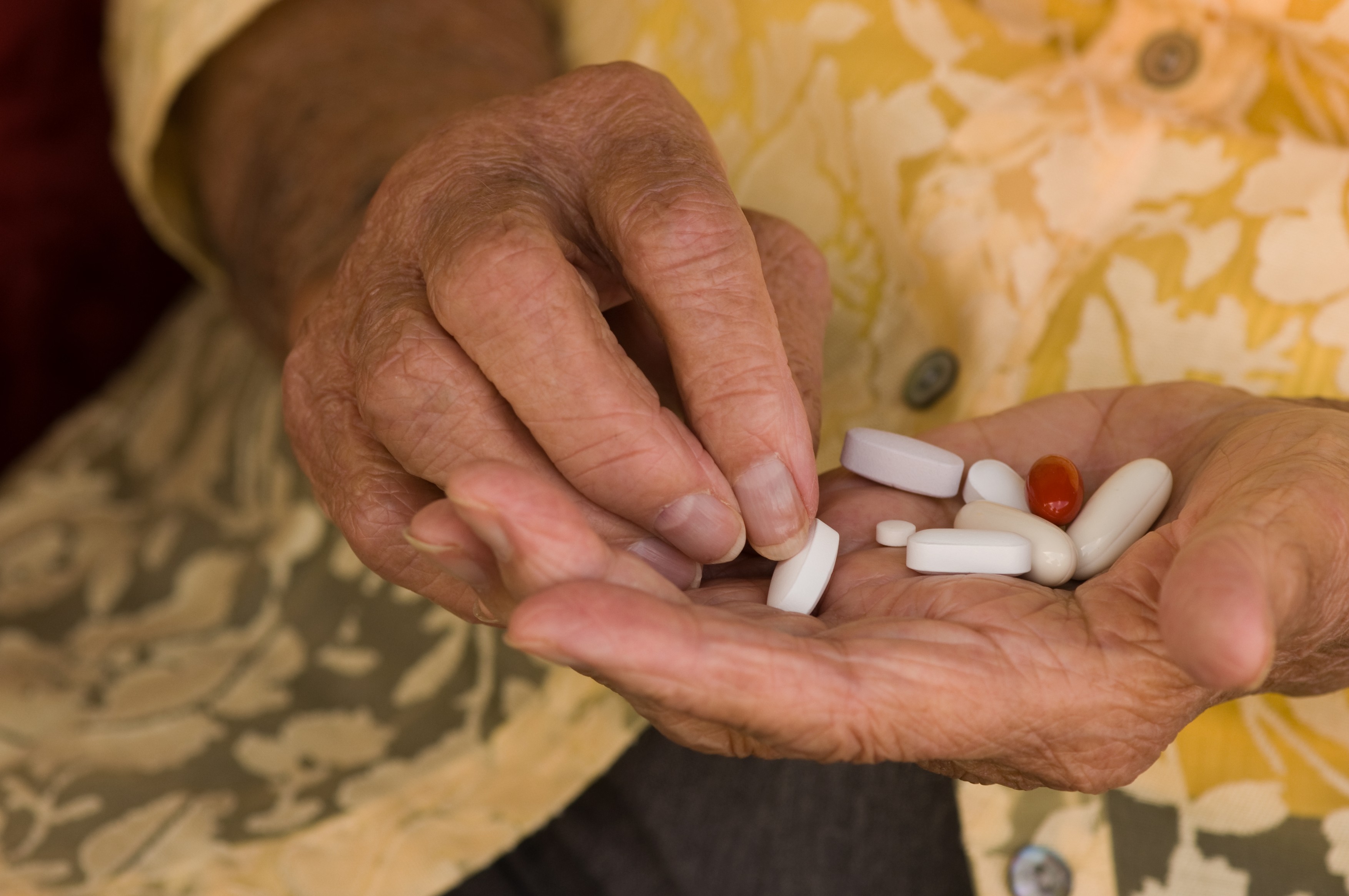 Crește plafonul pentru pensionarii eligibili pentru medicamente compensate cu 90%. Ce alte măsuri de sprijin menține Guvernul
