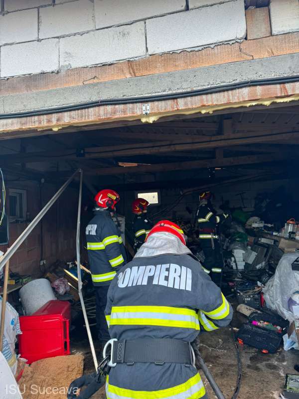 Un bărbat de 44 de ani a murit după ce a explodat centrala termică cu care îşi încălzea locuinţa
