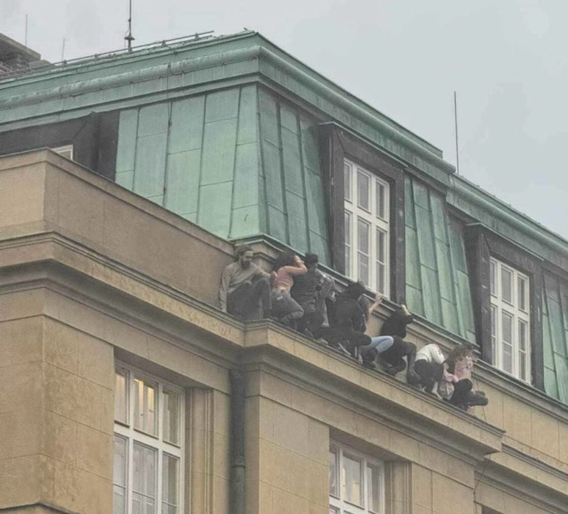 Zi de doliu național în Cehia, după atacul armat de la universitatea din Praga, soldat cu 14 morți și mai mulți răniți