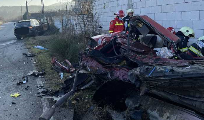 Două persoane au murit într-un accident rutier produs de un tânăr de 19 ani
