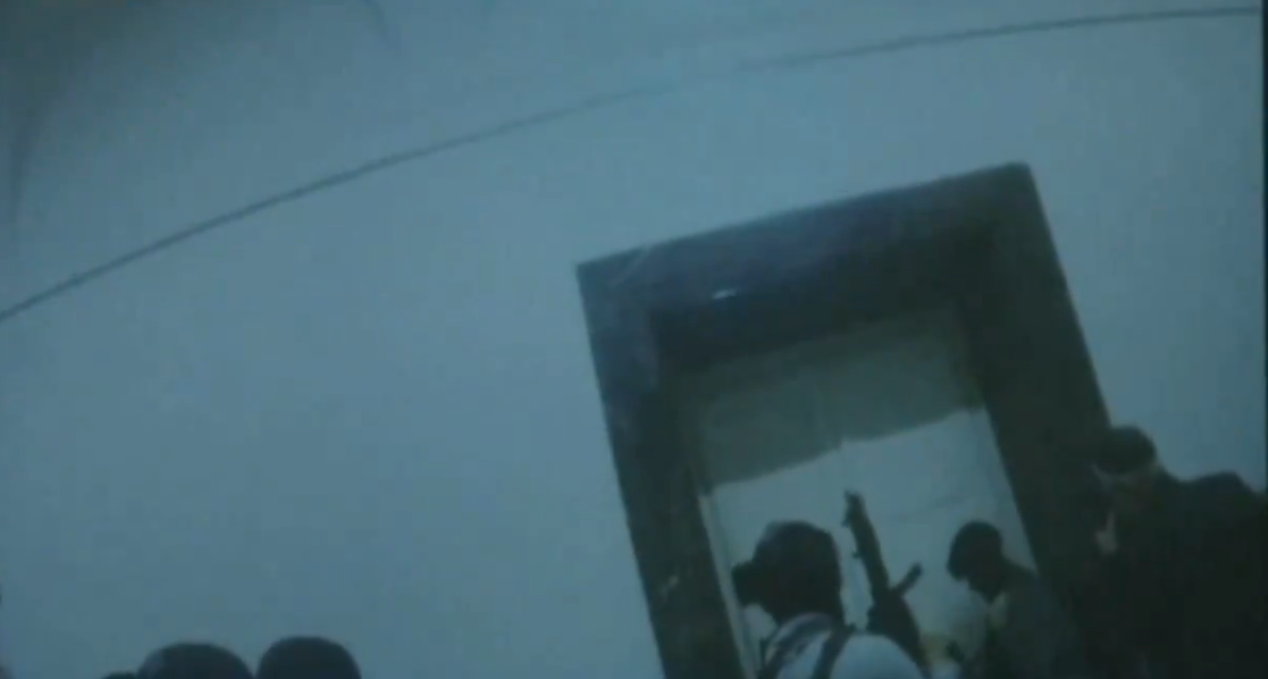 Primele imagini cu intervenția polițiștilor din timpul atacului de la Praga