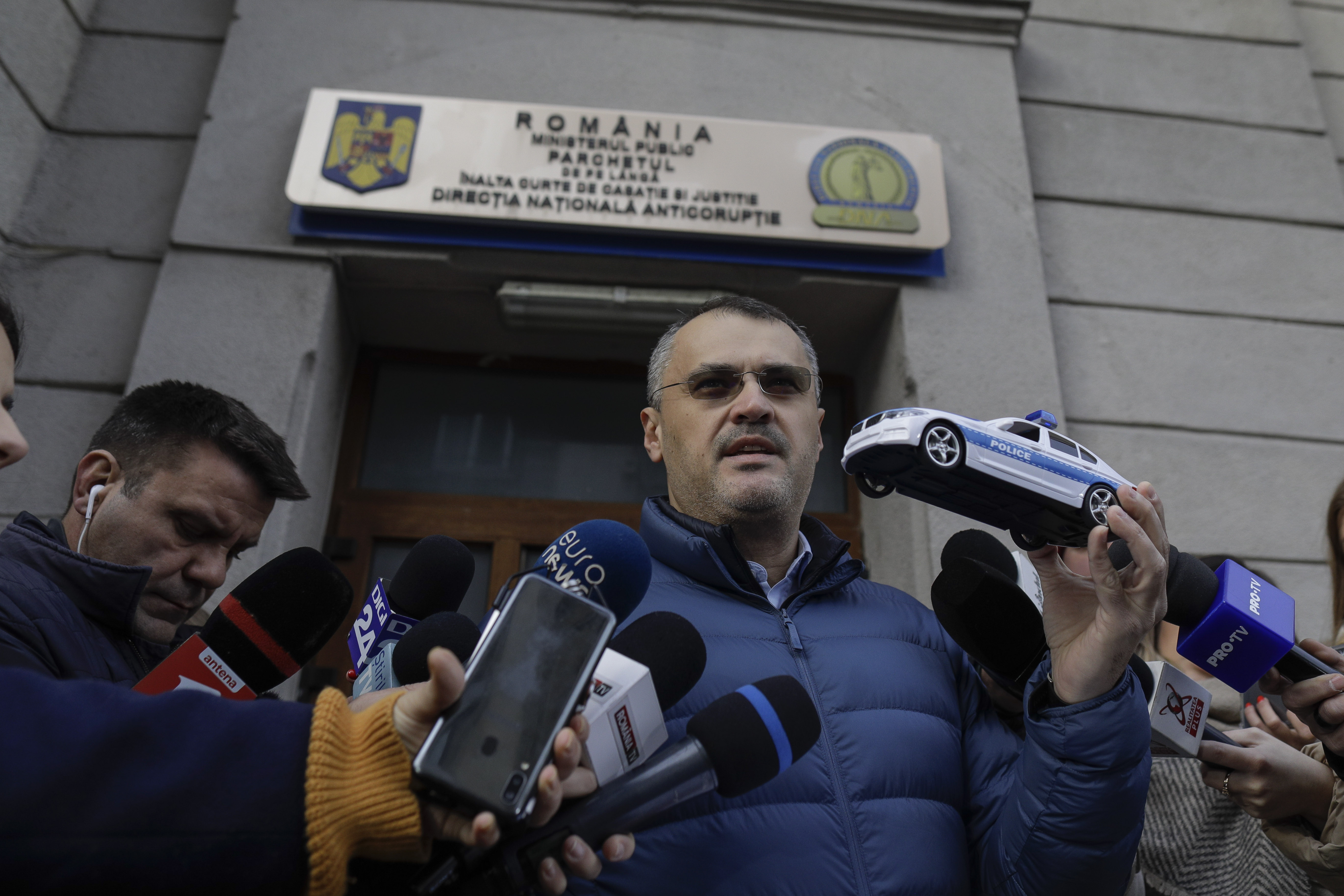 DNA respinge plângerea depusă de Cristian Ghinea. Liderul USR trebuie să plătească 500 de lei