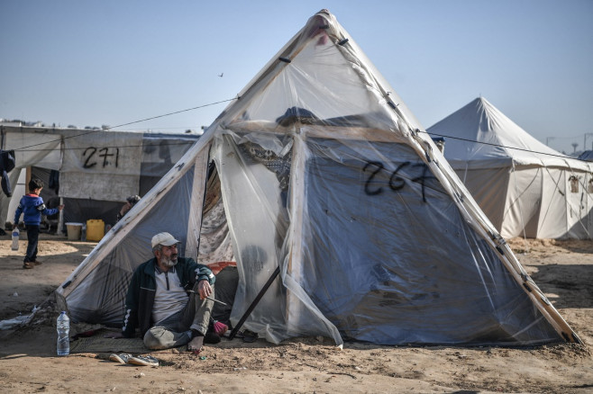 Palestinians seek shelter in makeshift tents amid Israeli attacks