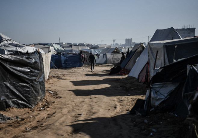 Palestinians seek shelter in makeshift tents amid Israeli attacks