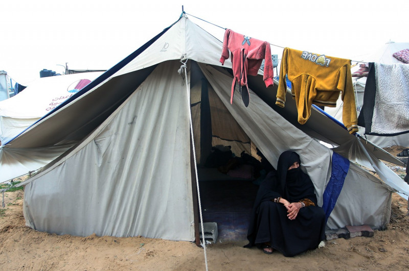 Palestinian Families Seeking Refuge From Israeli Attacks on Gaza