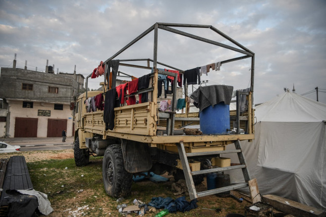 Palestinians take shelter in Rafah amid Israeli attacks