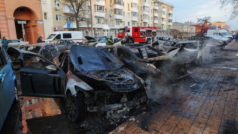 masini arse dupa bombardamentul din belgorod