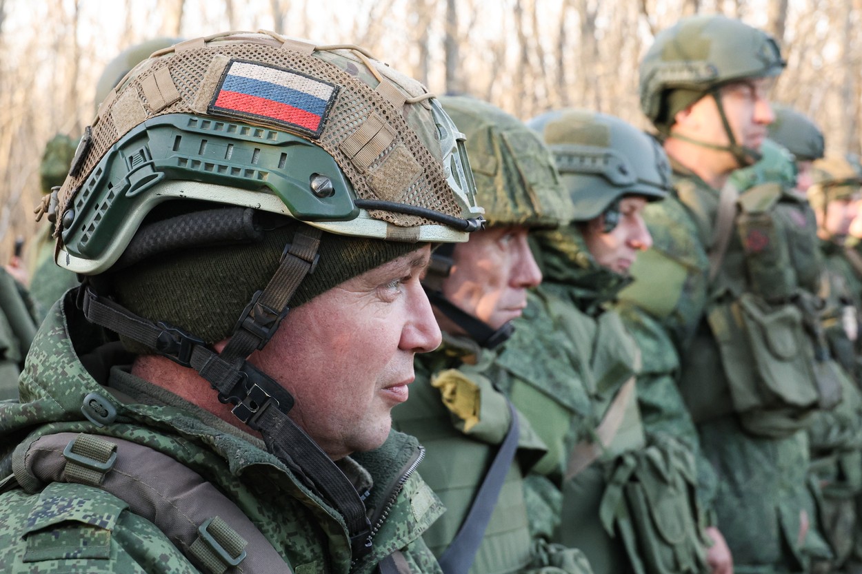 Armata lui Putin modifică regulamentul intern după ce numărul alcoolicilor recrutați a crescut semnificativ