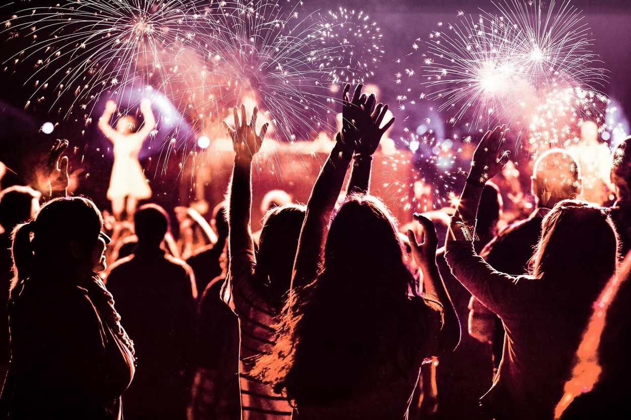 Petreceri de Revelion 2024 în stradă. Capitala și marile orașe organizează concerte și focuri de artificii