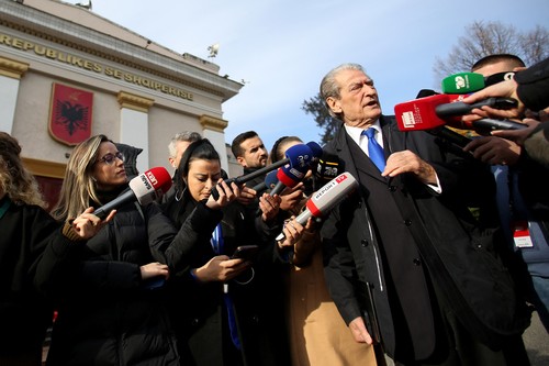 Fostul preşedinte albanez Sali Berisha a fost plasat în arest la domiciliu