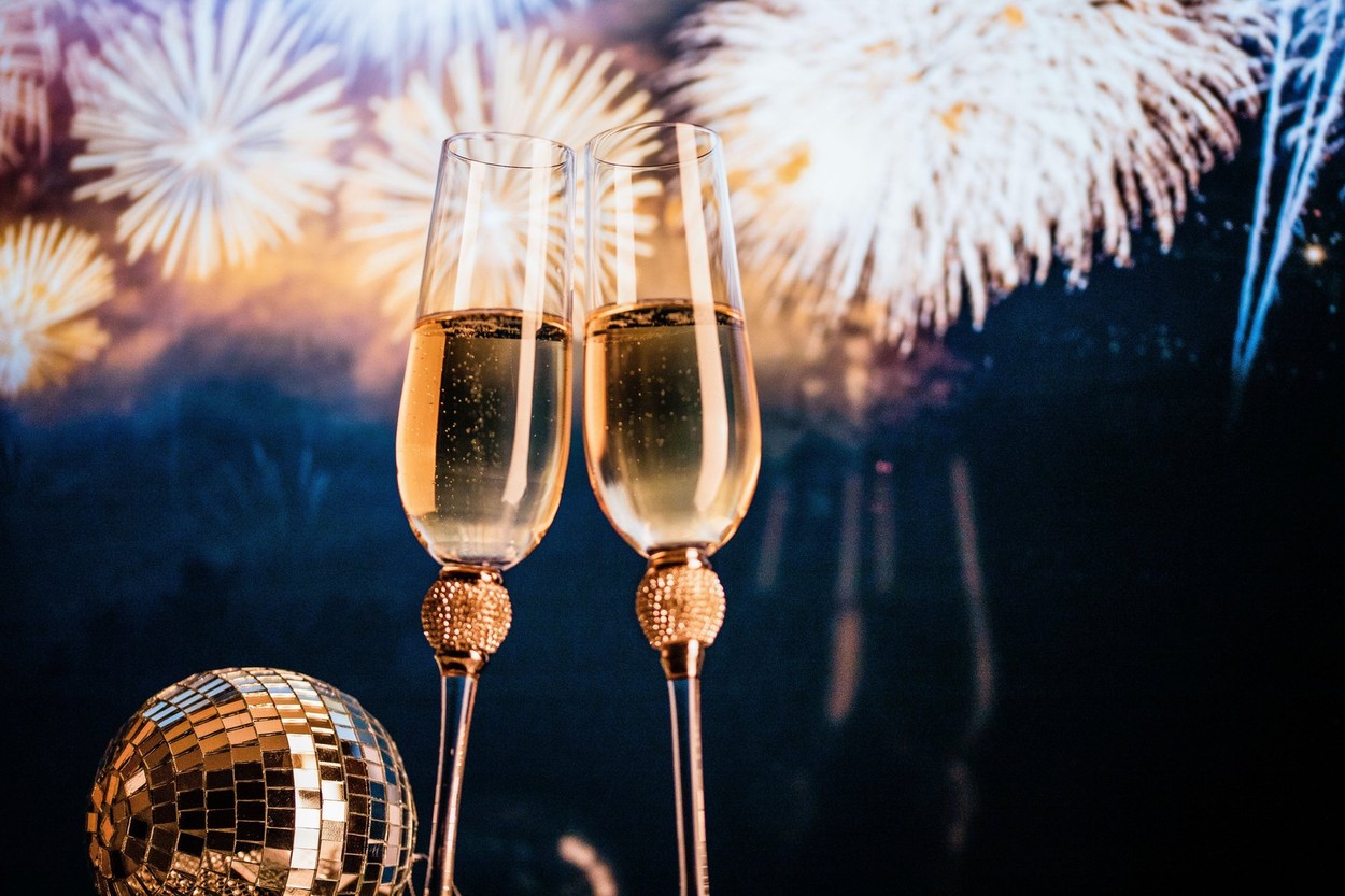 Mesaje de Revelion 2024. Cele mai frumoase urări și felicitări de trimis celor dragi de Anul Nou