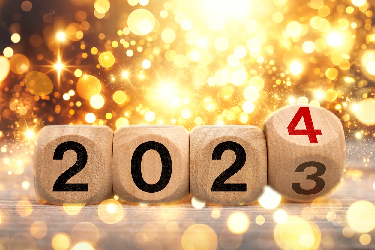 După un 2023 marcat de dezastre climatice, război și tragedii, întreaga lume se pregătește să intre în anul 2024