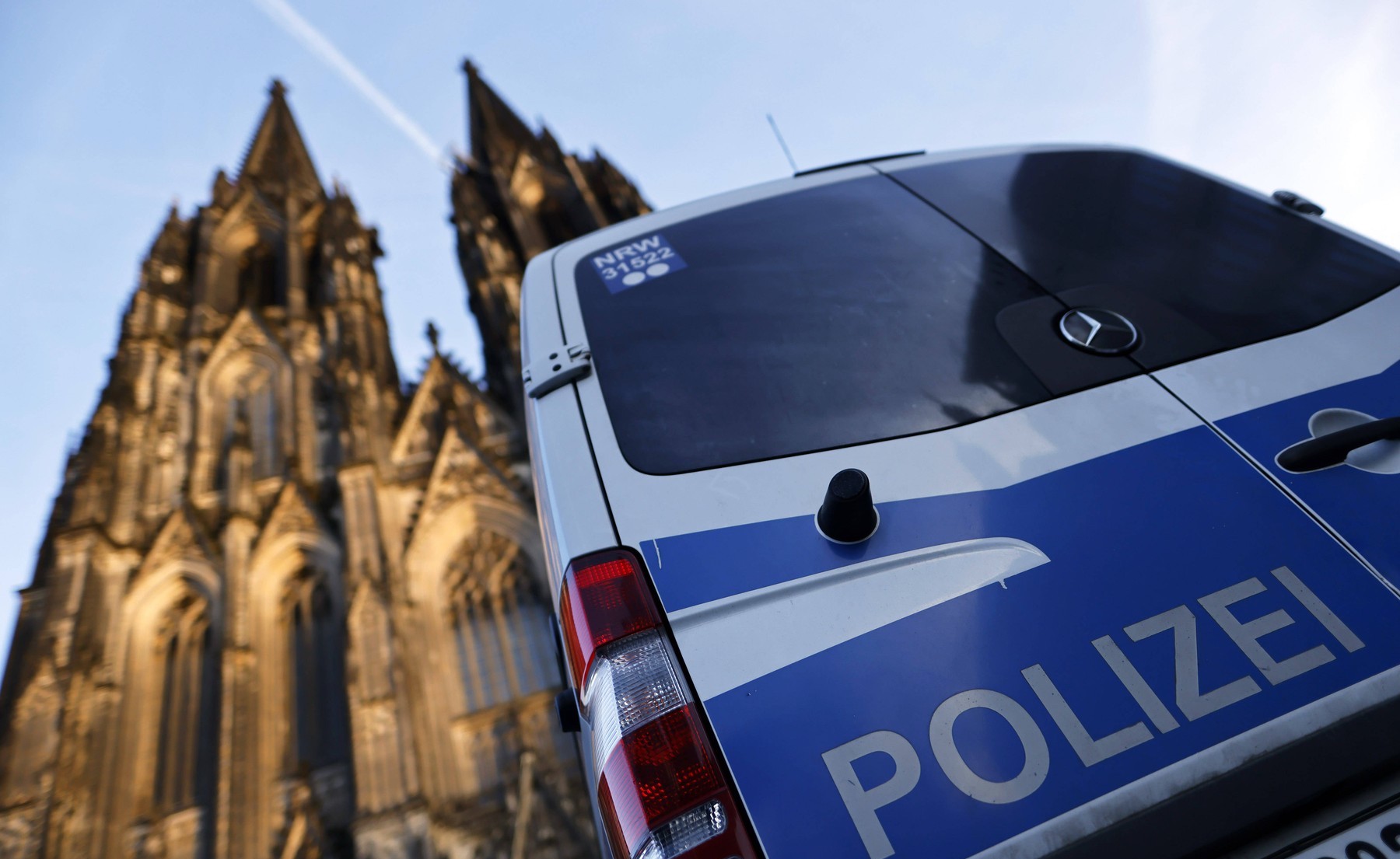 Mai mulți islamiști care ar fi plănuit un atac terorist asupra catedralei din Koln în seara de Anul Nou, arestați în Germania