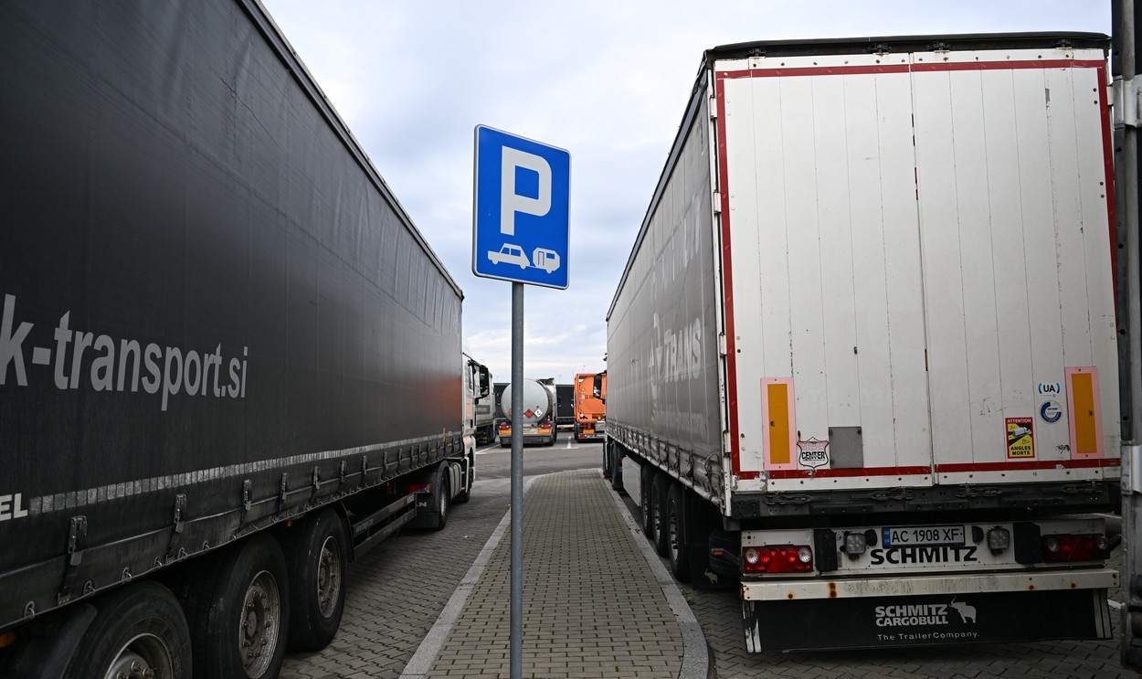 Vignetele pentru tranzitarea Bucureștiului pentru vehicule de mare tonaj, emise doar electronic din 2024. Anunțul lui Nicuşor Dan