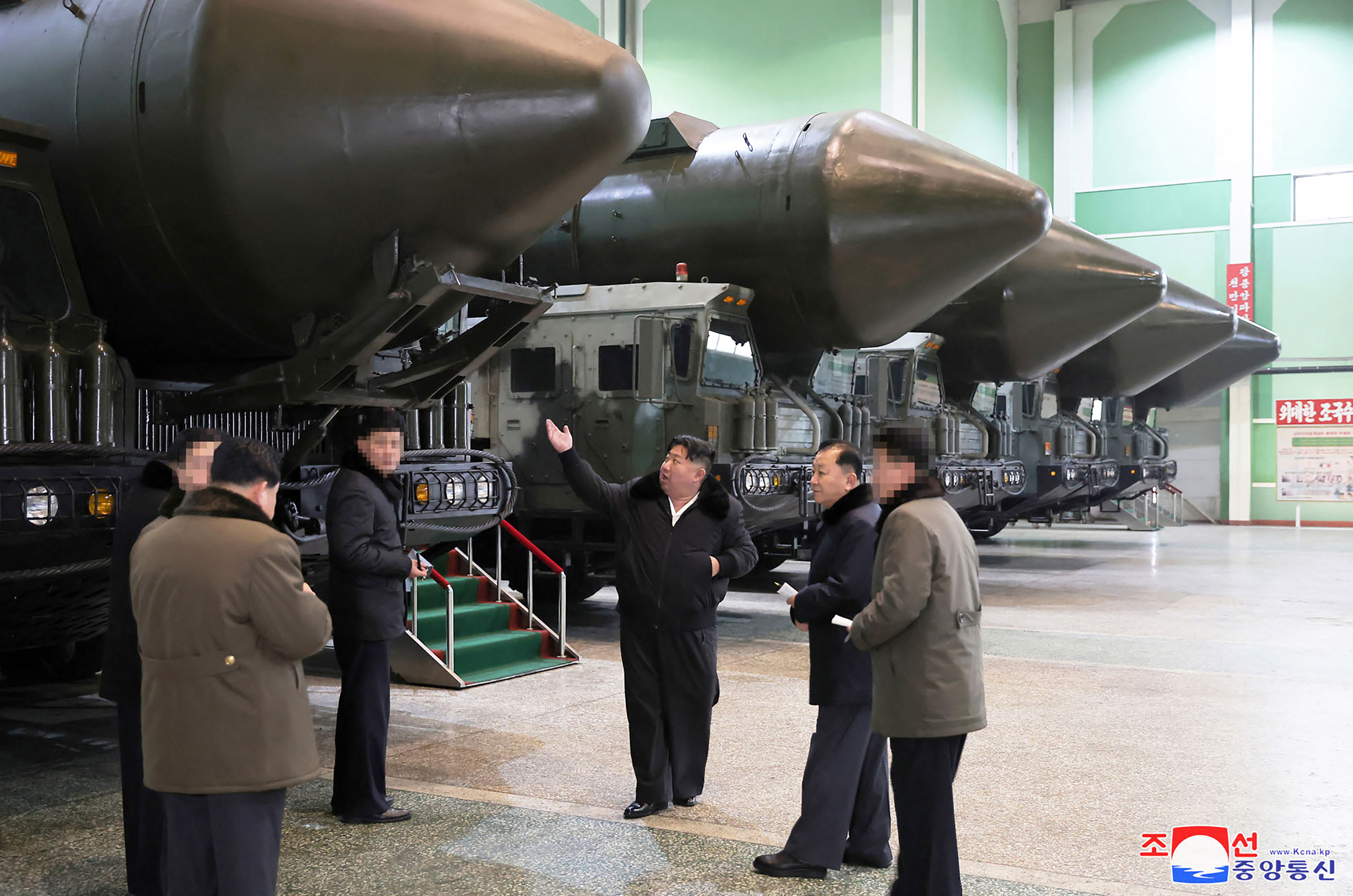 Kim Jong Un cere creşterea producţiei de lansatoare de rachete. Spune că se pregătește pentru o „confruntare militară”