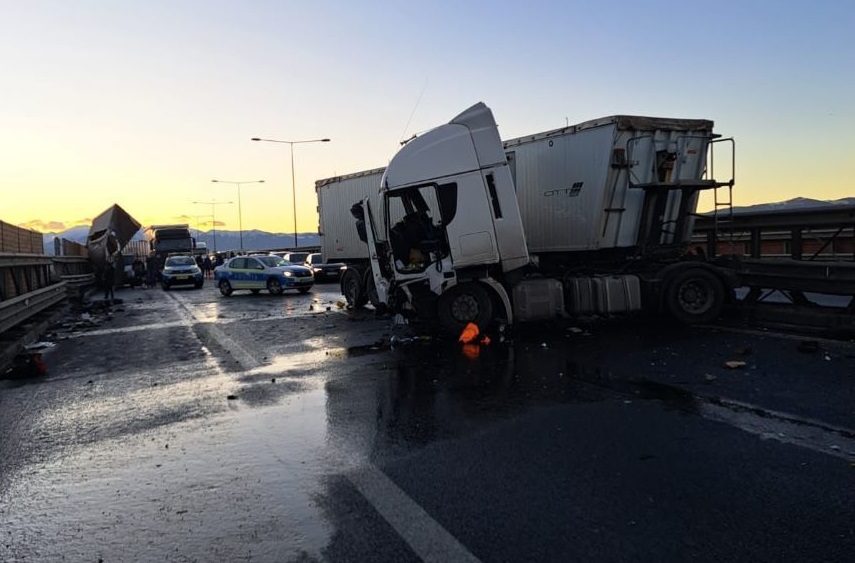 Accident grav pe A1, aproape de Sibiu: 8 oameni au fost răniți. A fost activat Planul Roșu