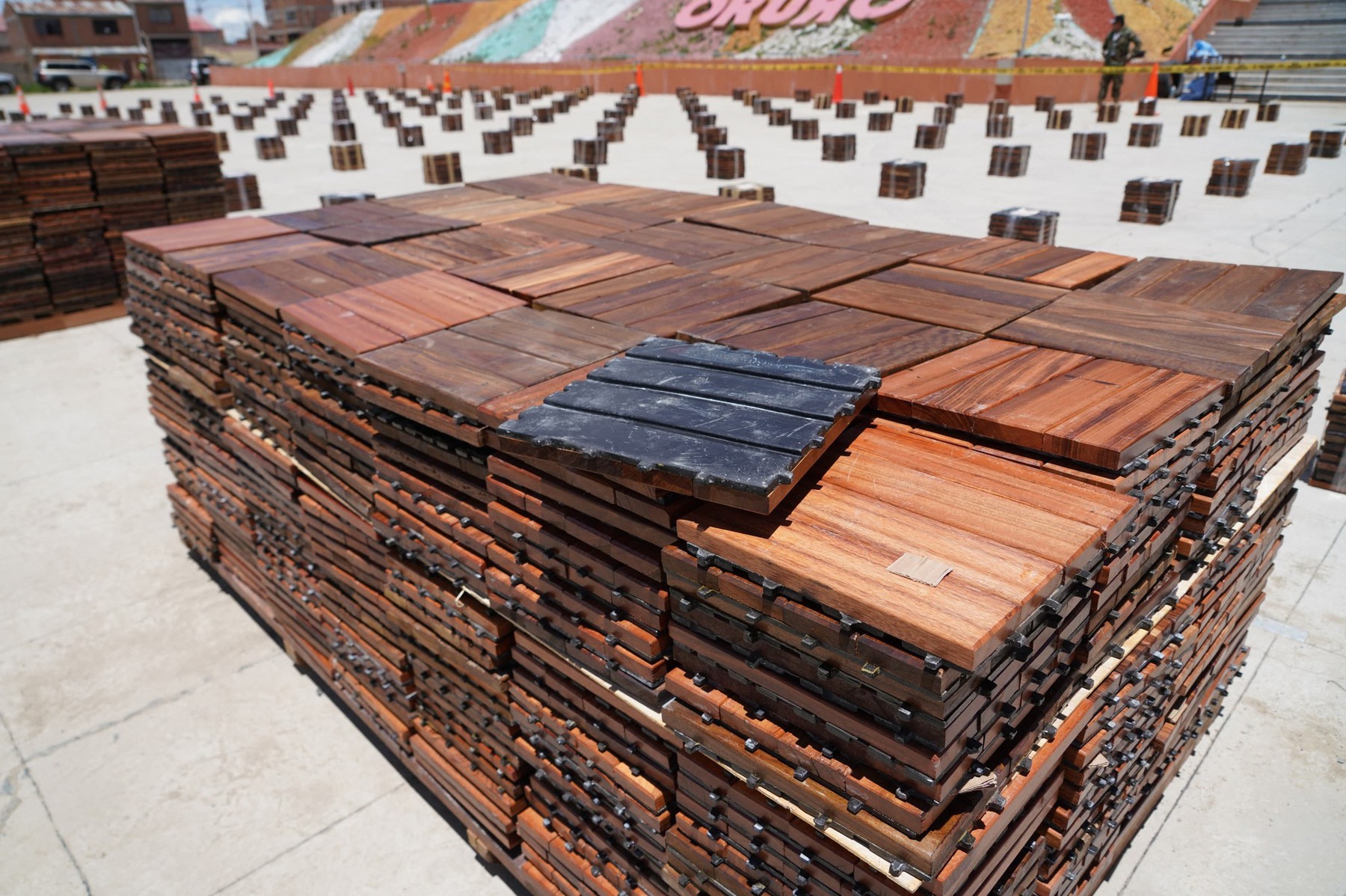 Captură record de cocaină în Bolivia. Aproape 9 tone erau ascunse într-un transport de materiale pentru podele cu destinația Europa