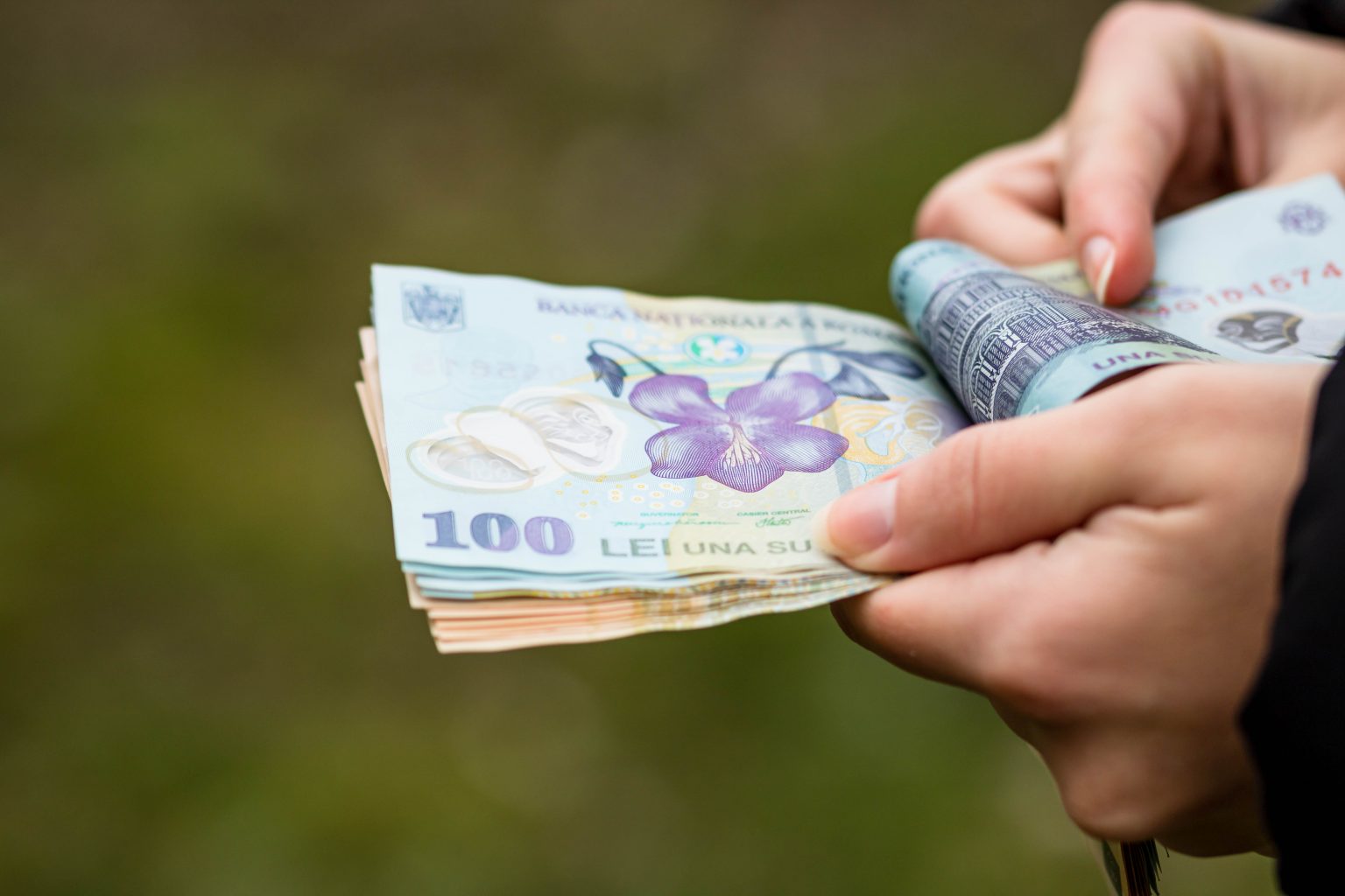 Paradoxul creșterii salariilor. Angajații care riscă să primească mai puțini bani, chiar dacă vor câștiga mai mult în acte