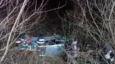 O mașină s-a răsturnat pe DN1, în județul Sibiu