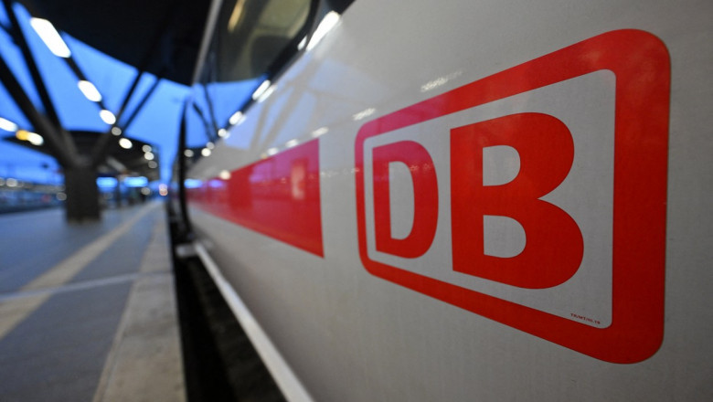 tren Deutsche Bahn in gara