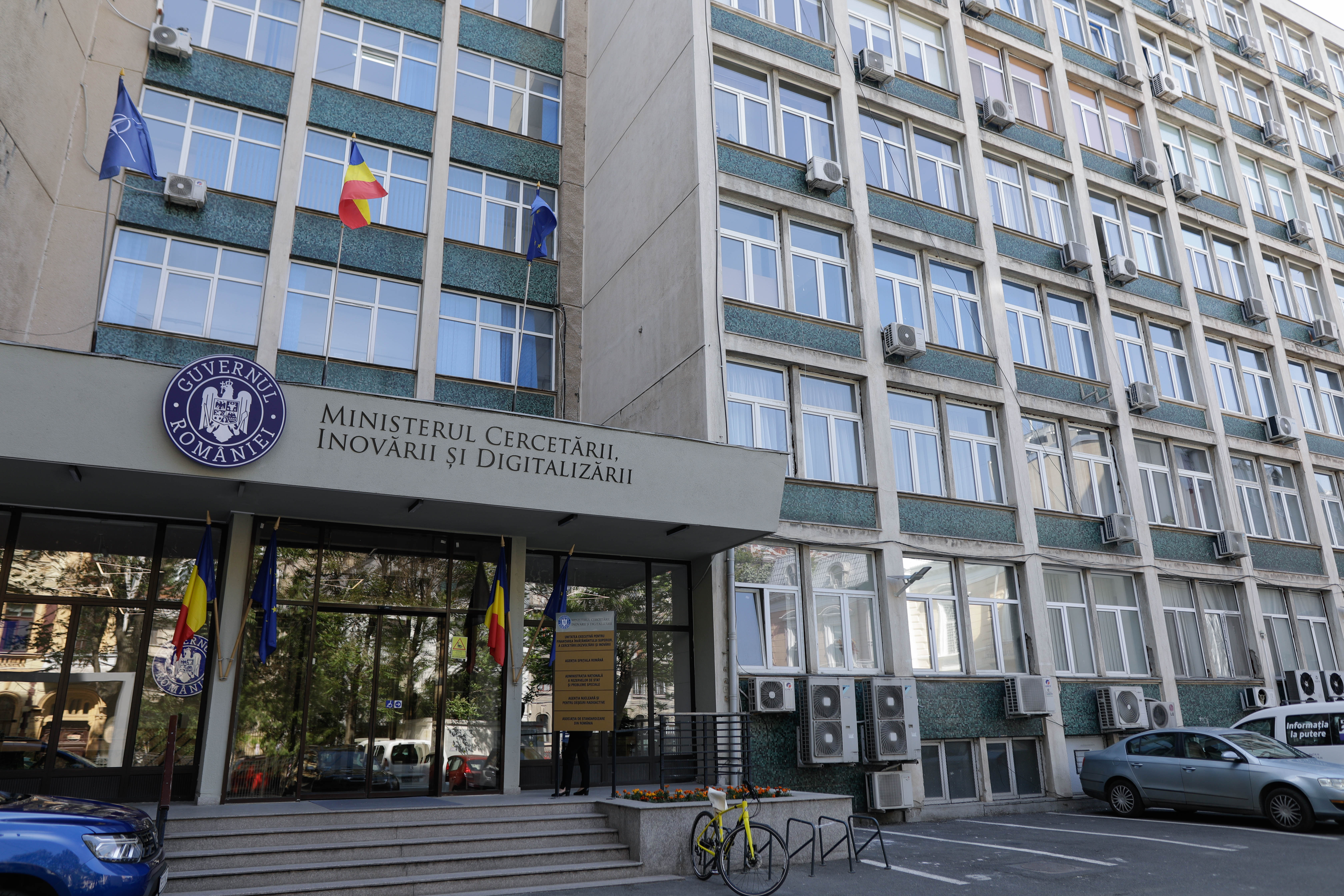 7 milioane de lei pentru savanții români. 100 de tineri vor beneficia de bursele „Ștefan Odobleja”