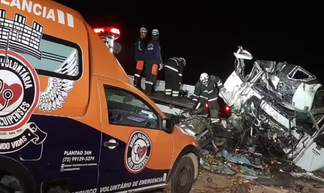 Tragedie pe o autostradă din Brazilia. 25 de oameni au murit după ce un autobuz și un camion s-au ciocnit
