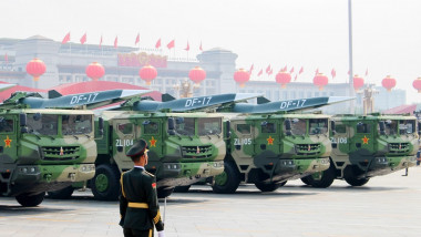 rachete chinezesti pe camioane la parada militara in china