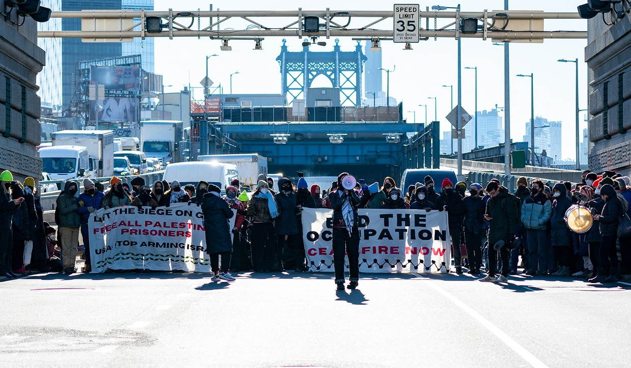 Poduri şi un tunel din New York, blocate de protestatari pro-palestinieni