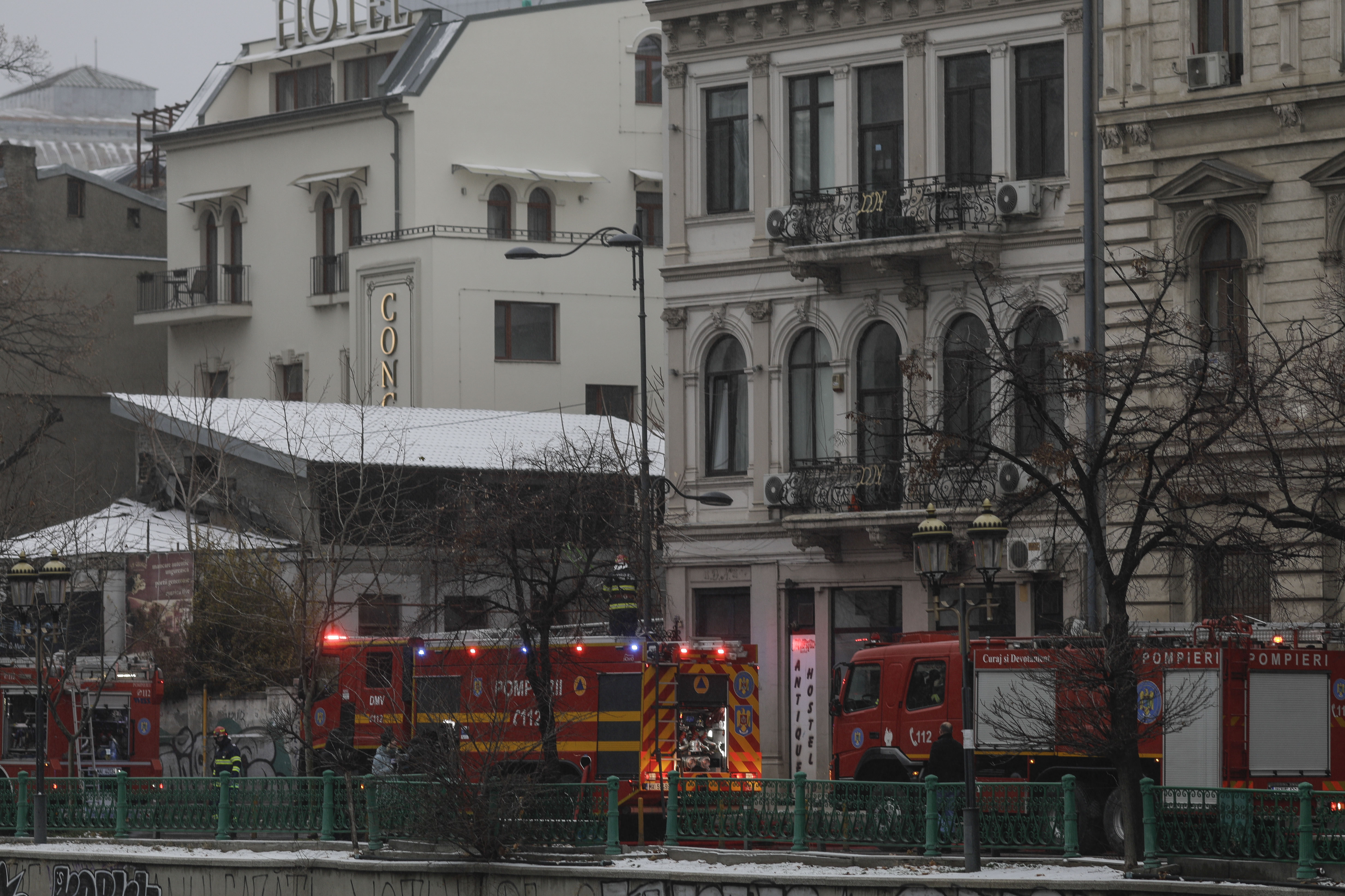 "Am crezut că e o glumă, nici nu m-am dat jos din pat". Cum au reacționat turiștii din hotelul care a luat foc în Centrul Istoric