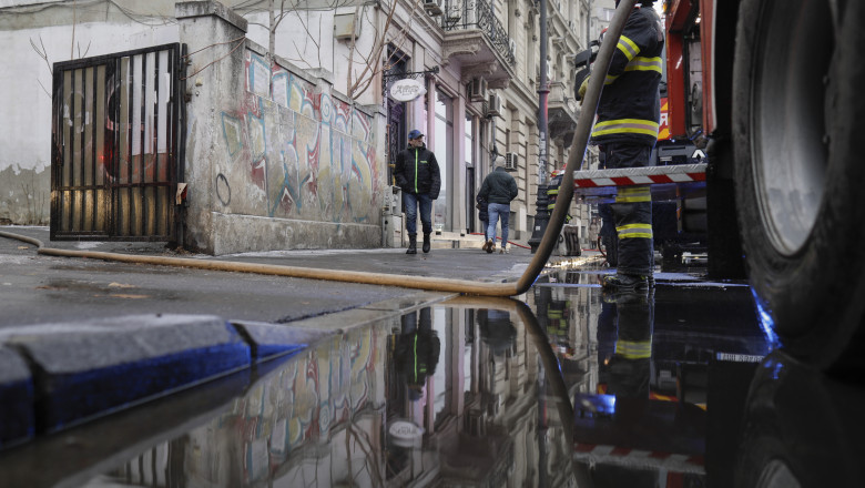 pompierii intervin la un incendiu in centrul vechi