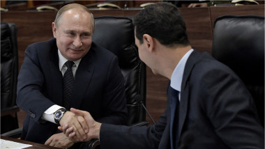Putin dă mâna cu Assad