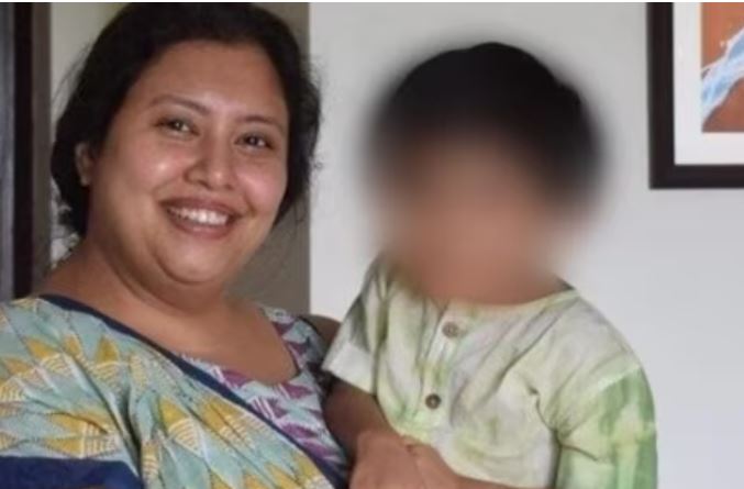 Cadavrul unui copil de 4 ani, descoperit într-un bagaj al mamei. Femeia, CEO-ul unui startup indian de AI, a fost arestată