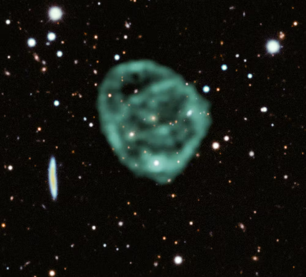 Ciudatele cercuri de unde radio din spațiu care cuprind galaxii întregi. Astronomii cred că au descoperit ce sunt și cum s-au format