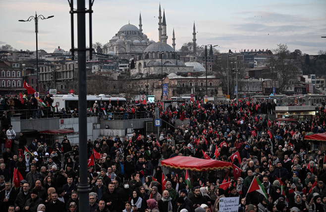 Thousands march in Istanbul for the event in support of Palestinians