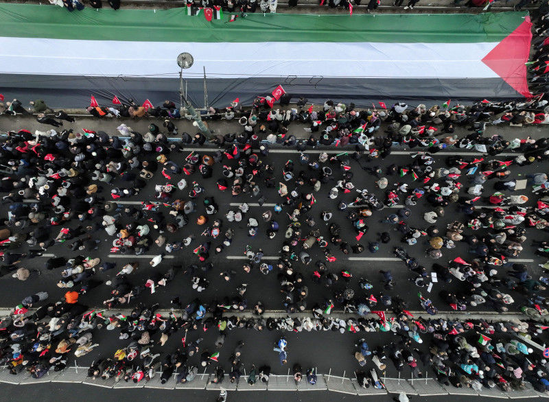 Thousands march in Istanbul for the event in support of Palestinians