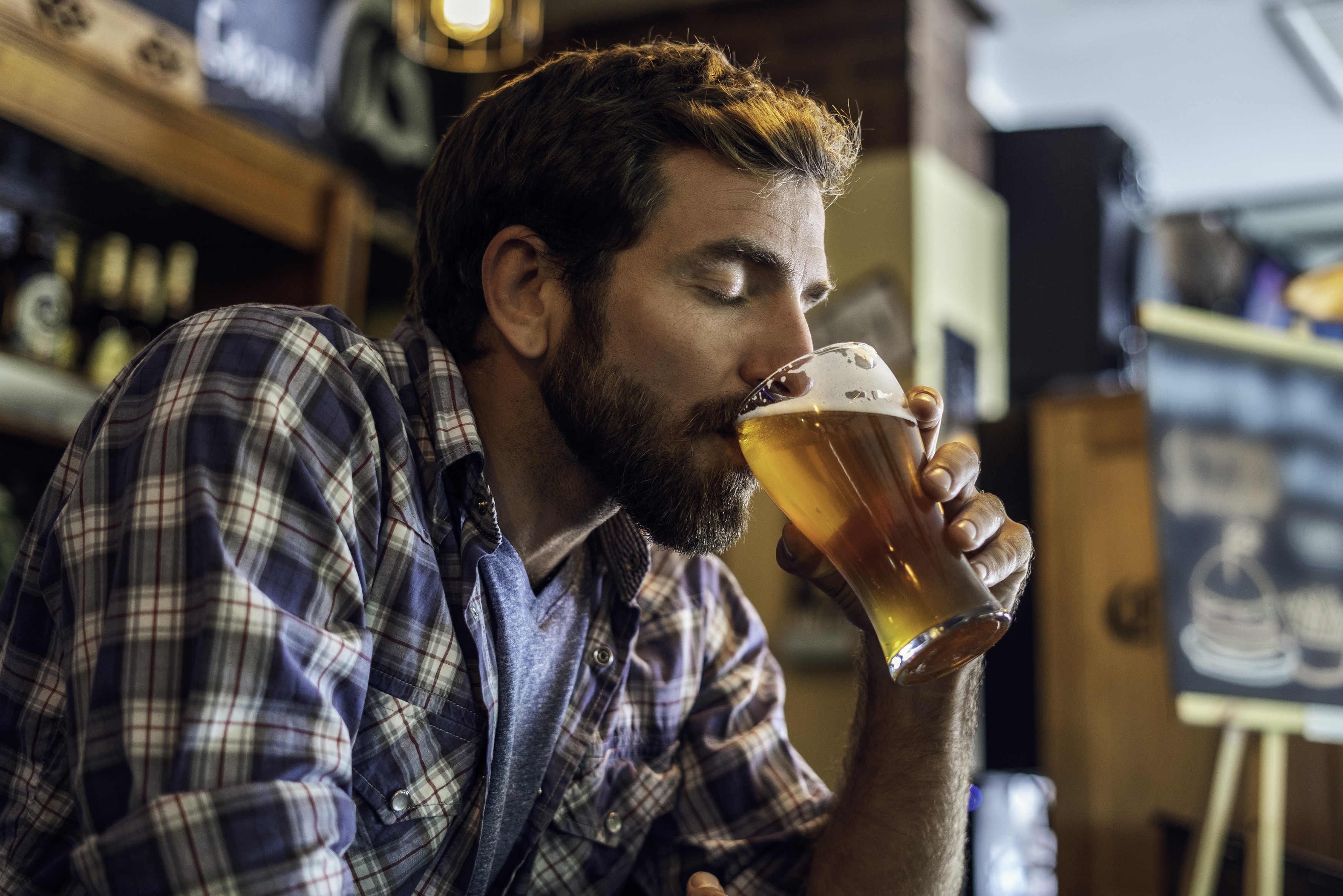Guvernul Franței refuză să promoveze luna ianuarie ca lună a abstinenţei la alcool. Macron: O masă fără vin ar fi "puţin tristă"