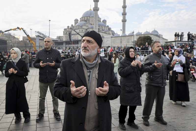 Thousands march in Istanbul for the event in support of Palestinians