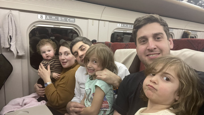 Teimuraz Lezhava si familia blocati in tren in japonia