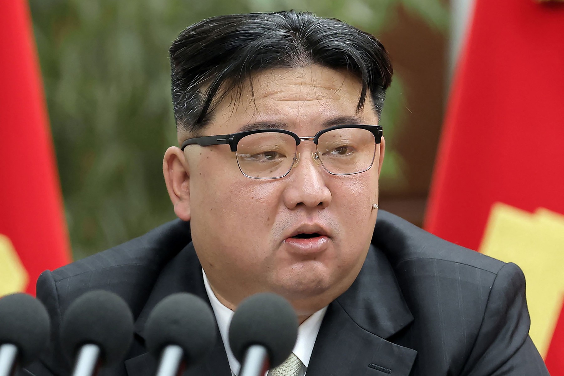 Ceremonii fastuoase la Phenian de Revelion. Kim Jong Un a fost aclamat ca un megastar de zeci de mii de oameni