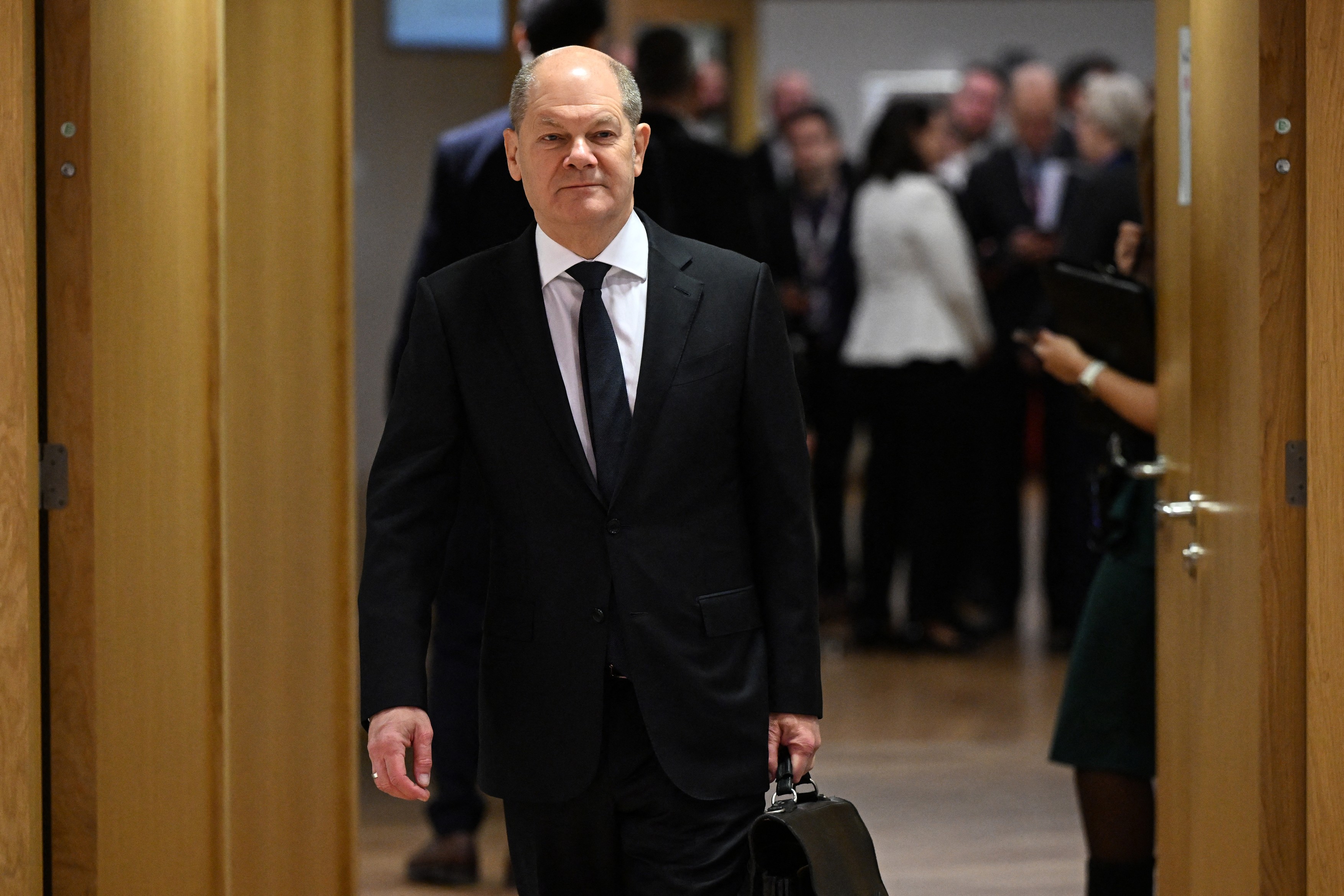 Coaliţia lui Olaf Scholz a fost salvată. Liberalii au votat să rămână în alianţa „semafor”