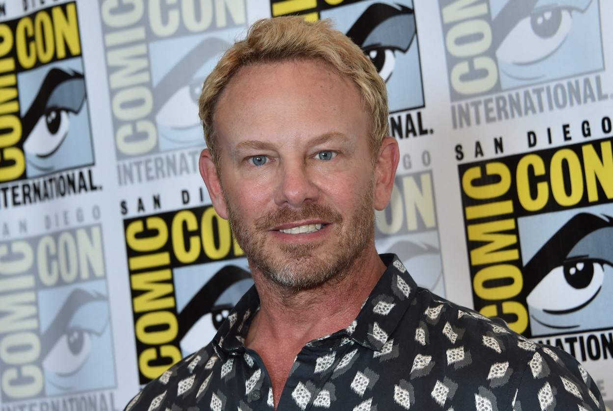 Actorul Ian Ziering din serialul „Beverly Hills” s-a luat la bătaie cu mai mulți motocicliști, pe o stradă din Los Angeles